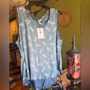 Cable & Gauge Blue Pineapple-Print Tank With Rounded Hem